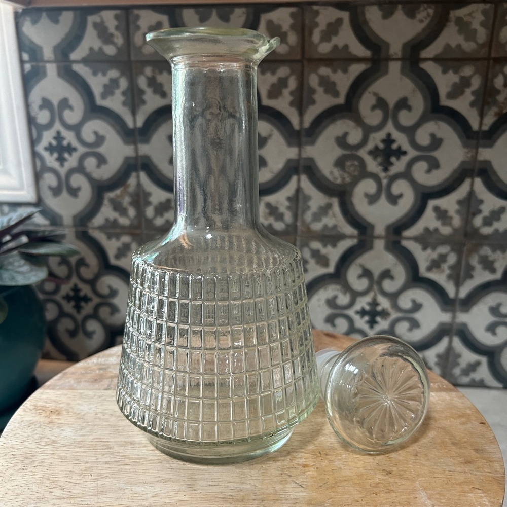 VINTAGE 1980-Liquor Decanter Barton's Canadian Supreme, Square Cut Glass, D-396